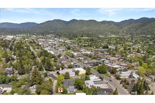 847 NW 5th St, Grants Pass, OR 97526 - Photo 48