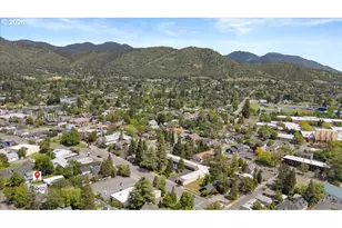 847 NW 5th St, Grants Pass, OR 97526 - Photo 46