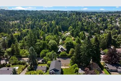 8957 SW Terwilliger Blvd, Portland, OR 97219 - Photo 40