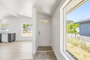 2154 Oregon St, Saint Helens, OR 97051 - Photo 2