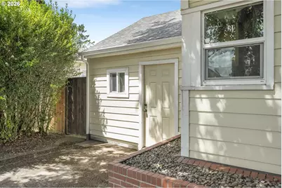 9251 SE Salmon St, Portland, OR 97216 - Photo 32