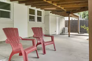 9251 SE Salmon St, Portland, OR 97216 - Photo 34