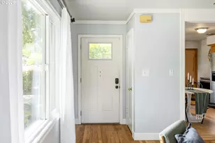 9251 SE Salmon St, Portland, OR 97216 - Photo 6