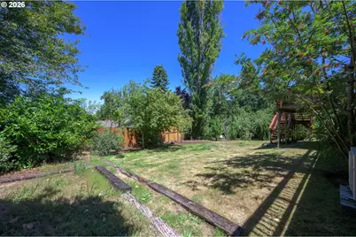 637 E 39th Pl, Eugene, OR 97405 - Photo 40