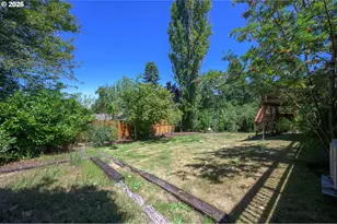 637 E 39th Pl, Eugene, OR 97405 - Photo 40