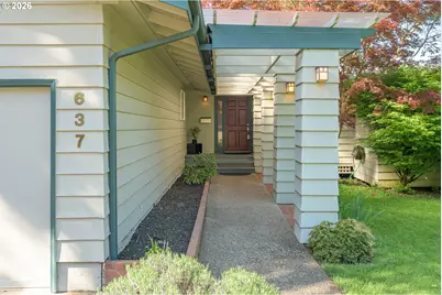 637 E 39th Pl, Eugene, OR 97405 - Photo 2