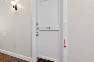 709 SW 16th Ave, Portland, OR 97205 - Photo 4