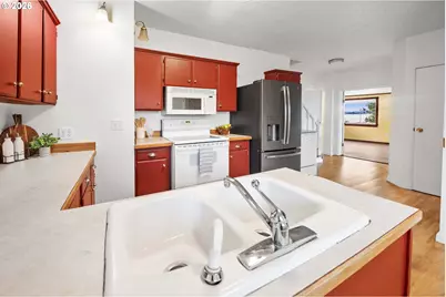 886 Florence Ave, Astoria, OR 97103 - Photo 14