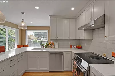 7437 SW 32nd Ave, Portland, OR 97219 - Photo 2