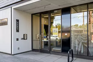 4262 SE Belmont St, Portland, OR 97215 - Photo 2