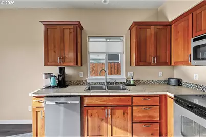 5452 Pranz Pl, Eugene, OR 97402 - Photo 16