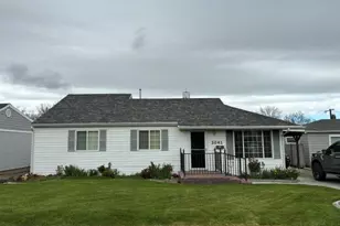 3041 SW Jay Ave, Pendleton, OR 97801 - Photo 2