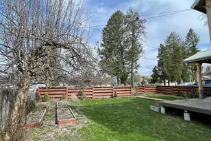 302 S Alder St, Wallowa, OR 97885 - Photo 12
