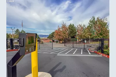 809 SW Crestview Way, Troutdale, OR 97060 - Photo 8