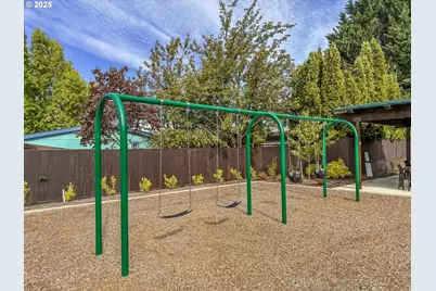 809 SW Crestview Way, Troutdale, OR 97060 - Photo 30