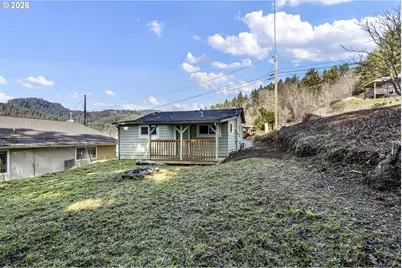 295 E C Ave, Drain, OR 97435 - Photo 36