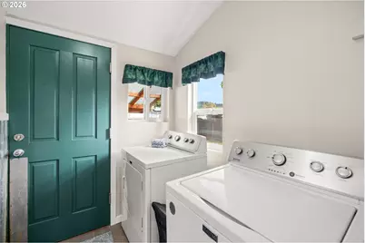 9929 SE Brandeis St, Clackamas, OR 97015 - Photo 20