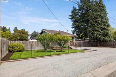 9929 SE Brandeis St, Clackamas, OR 97015 - Photo 2