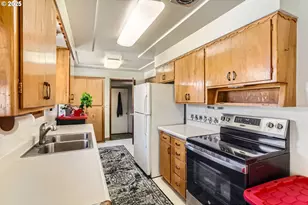 14031 SE Rhone St, Portland, OR 97236 - Photo 10