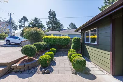 691 SE Jetty Ave, Lincoln City, OR 97367 - Photo 36