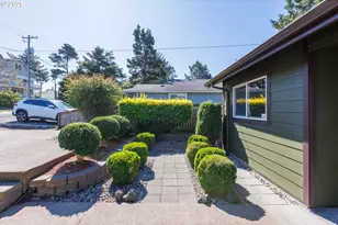 691 SE Jetty Ave, Lincoln City, OR 97367 - Photo 36