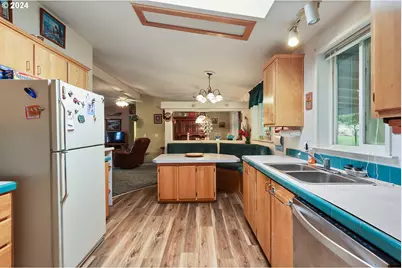 1206 N US Highway 197, Maupin, OR 97037 - Photo 6