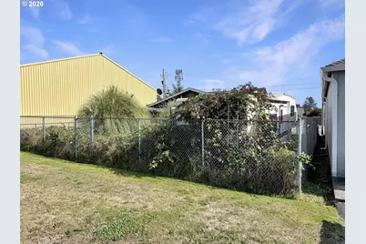 636 Hemlock St, Brookings, OR 97415 - Photo 4