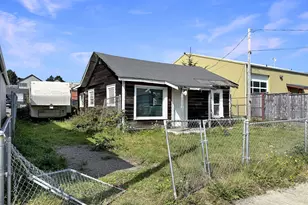 636 Hemlock St, Brookings, OR 97415 - Photo 2
