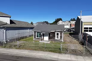 636 Hemlock St, Brookings, OR 97415 - Photo 6
