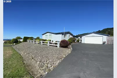 98609 Camellia Dr, Brookings, OR 97415 - Photo 2