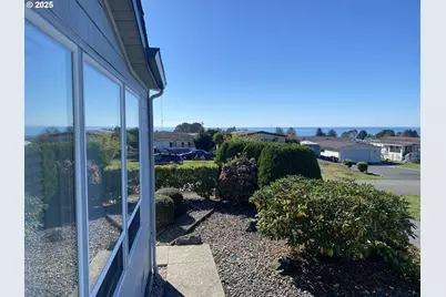 98609 Camellia Dr, Brookings, OR 97415 - Photo 20