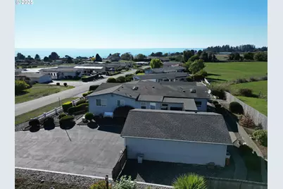 98609 Camellia Dr, Brookings, OR 97415 - Photo 2