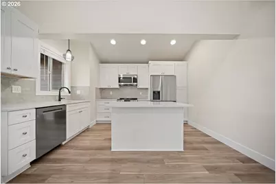 12300 Meadowlawn Dr, Oregon City, OR 97045 - Photo 8