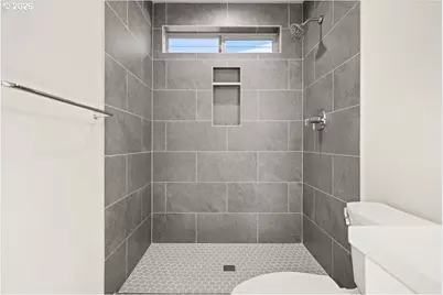 12300 Meadowlawn Dr, Oregon City, OR 97045 - Photo 22