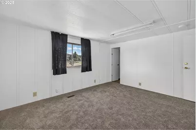 1384 SE Akins Dr, Prineville, OR 97754 - Photo 20