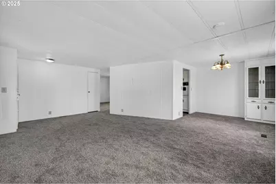 1384 SE Akins Dr, Prineville, OR 97754 - Photo 8