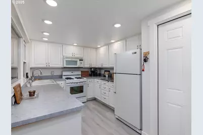 12720 SW Prince Albert St, King City, OR 97224 - Photo 10