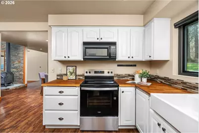 19420 NE Vista Hill Dr, Hillsboro, OR 97123 - Photo 20