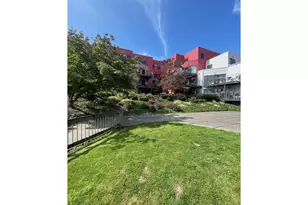 910 NW Naito Pkwy, Portland, OR 97209 - Photo 2