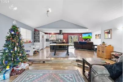 14206 SE Raelyn Ter, Milwaukie, OR 97267 - Photo 4