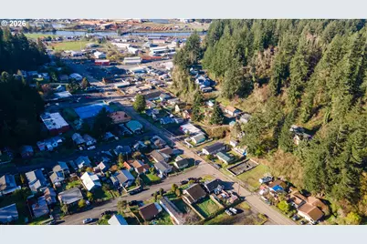 1103 NW A St, Toledo, OR 97391 - Photo 6