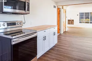 1090 Nyssa St, Junction City, OR 97448 - Photo 12