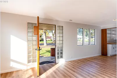 1090 Nyssa St, Junction City, OR 97448 - Photo 6