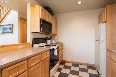 8825 SW Canyon Wren Ct, Redmond, OR 97756 - Photo 10