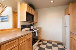 8825 SW Canyon Wren Ct, Redmond, OR 97756 - Photo 10