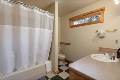 8825 SW Canyon Wren Ct, Redmond, OR 97756 - Photo 12