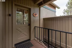 8825 SW Canyon Wren Ct, Redmond, OR 97756 - Photo 4