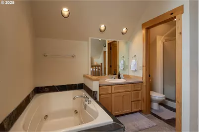 8825 SW Canyon Wren Ct, Redmond, OR 97756 - Photo 18