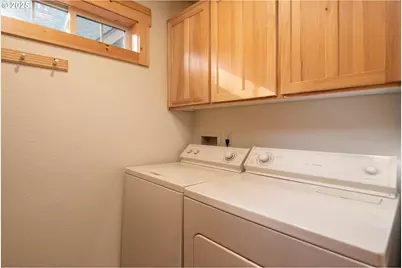 8825 SW Canyon Wren Ct, Redmond, OR 97756 - Photo 14