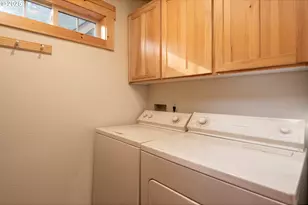 8825 SW Canyon Wren Ct, Redmond, OR 97756 - Photo 14